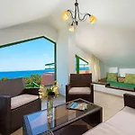 Beachfront Seashell Superior Villa *