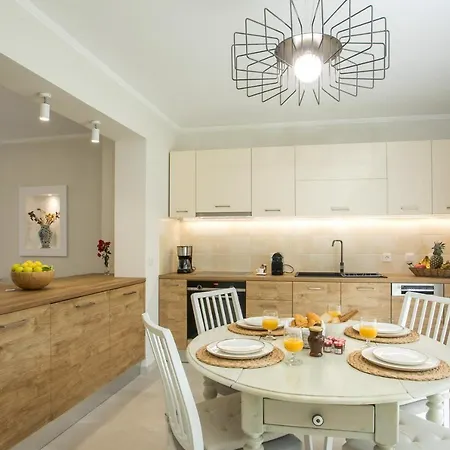 Beachfront Seashell Superior Villa *