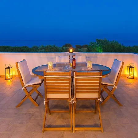 Villa Beachfront Seashell Superior