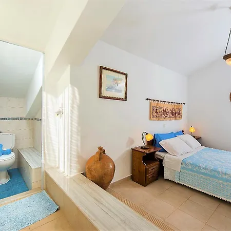 Beachfront Seashell Superior Villa