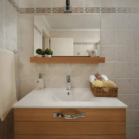 Beachfront Seashell Superior Вилла *