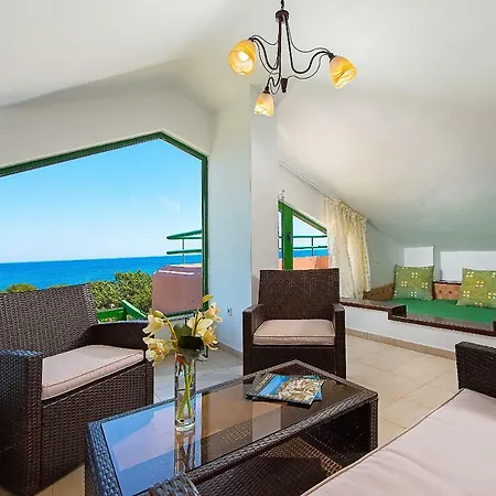Beachfront Seashell Superior Villa *