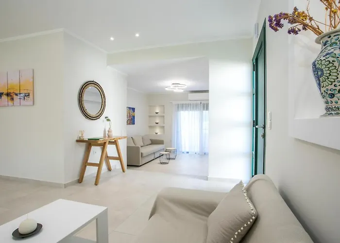 Beachfront Seashell Superior Villa Gennadi